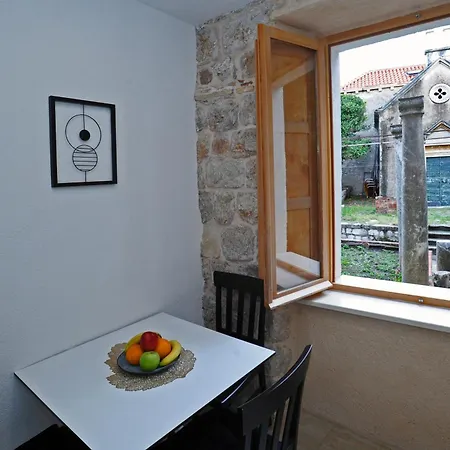 Ella La Bella Ii Old Town Apartment